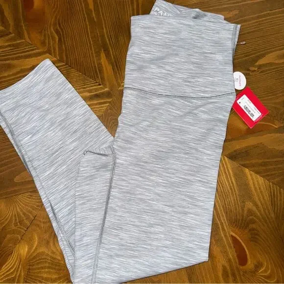 NEW SPANX Soft & Smooth Spacedye 7/8 Legging Gray
Activewear Yoga Large Hi-Rise - Picture 2 of 5
